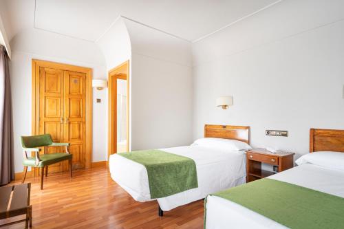 Habitación Doble Estándar - 1 o 2 camas del hotel Hernán Cortés. Foto 9