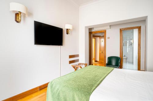 Habitación Doble Estándar - 1 o 2 camas del hotel Hernán Cortés. Foto 10