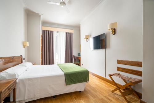 Habitación Doble Estándar - 1 o 2 camas del hotel Hernán Cortés. Foto 15