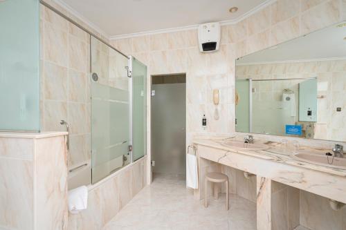 Habitación Doble Premium - 1 o 2 camas del hotel Hernán Cortés. Foto 4