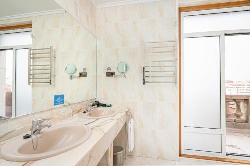 Habitación Doble Premium - 1 o 2 camas del hotel Hernán Cortés. Foto 11