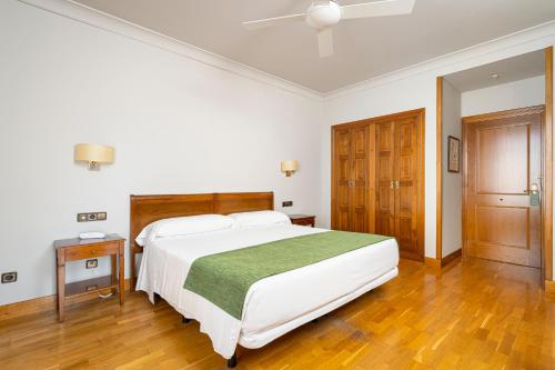 Habitación Doble Premium - 1 o 2 camas del hotel Hernán Cortés. Foto 13