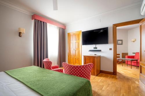 Suite del hotel Hernán Cortés. Foto 1