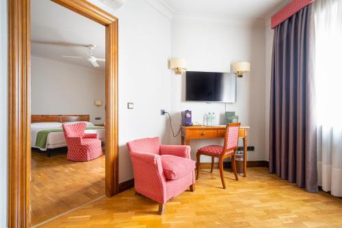 Suite del hotel Hernán Cortés. Foto 3