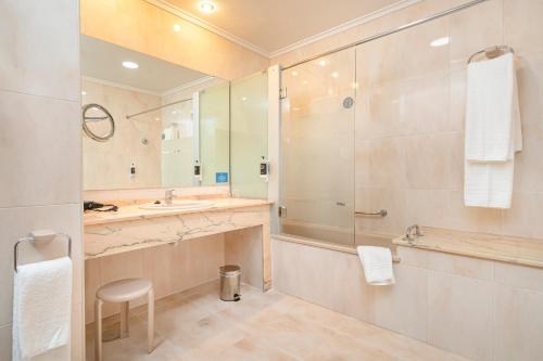 Suite del hotel Hernán Cortés. Foto 6