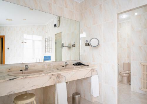 Suite del hotel Hernán Cortés. Foto 15