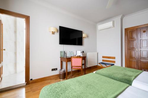 Suite del hotel Hernán Cortés. Foto 16