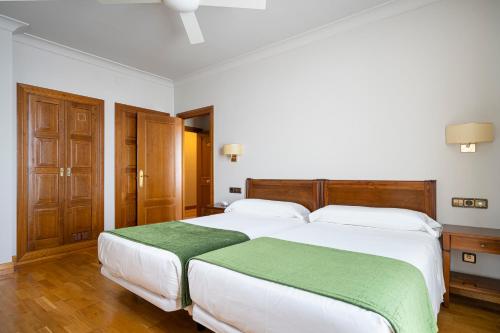 Suite del hotel Hernán Cortés. Foto 18