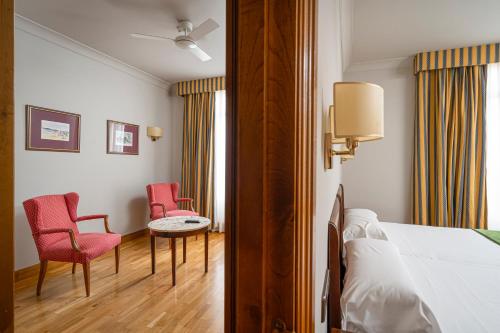 Suite Familiar Superior del hotel Hernán Cortés. Foto 4