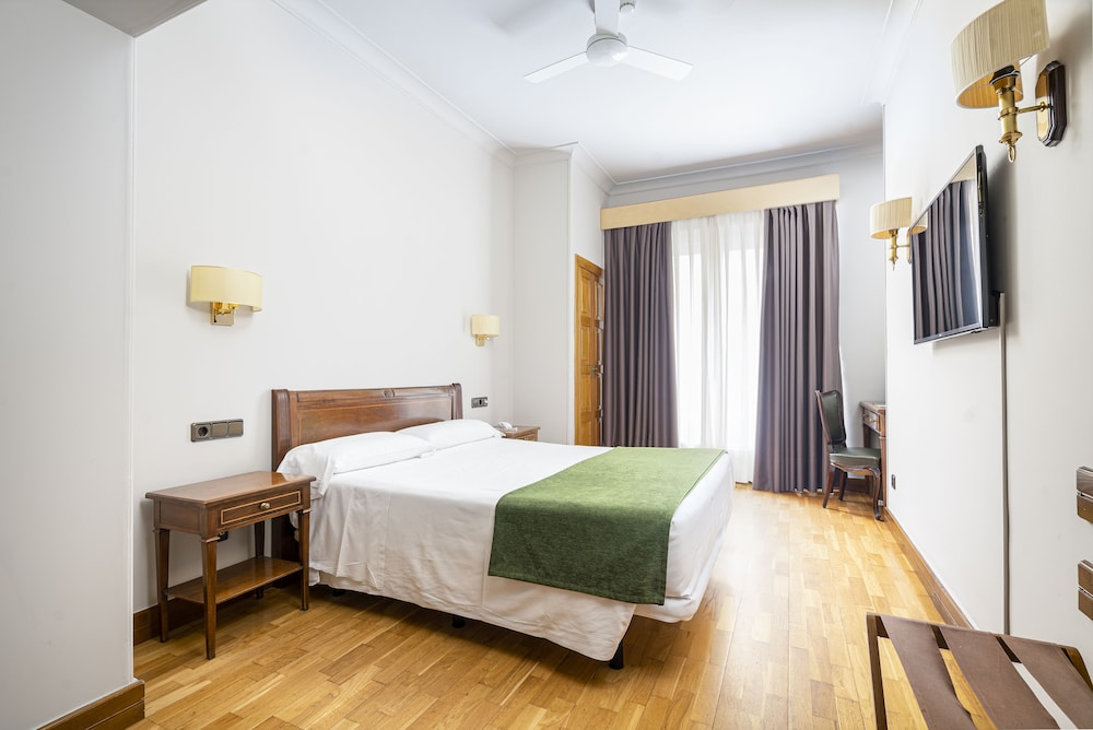 Habitación estándar doble, 1 cama doble o 2 individuales del hotel Hernán Cortés. Foto 2