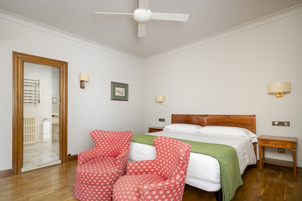 Suite Superior del hotel Hernán Cortés. Foto 2