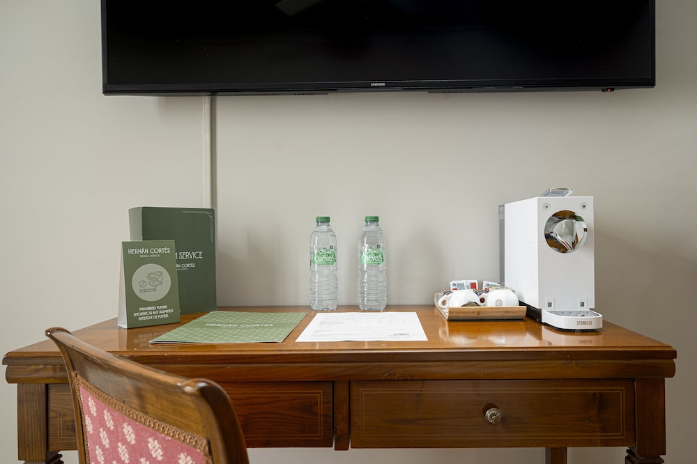 Suite Superior del hotel Hernán Cortés. Foto 4