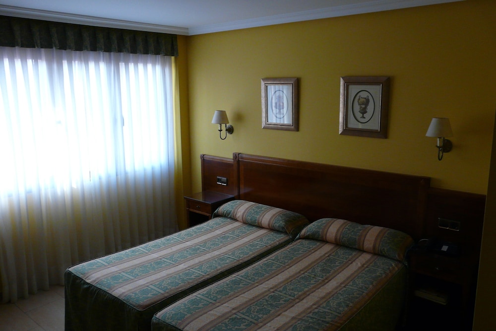 Habitación Triple del hotel Idh Angel. Foto 5