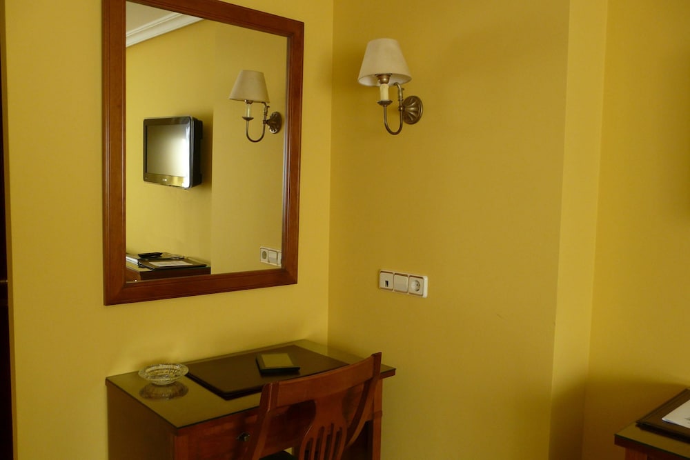 Habitación Triple del hotel Idh Angel. Foto 6