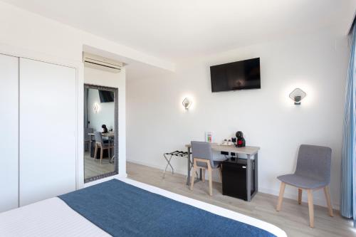 Habitación Doble Deluxe con balcón del hotel Hospedium Abril. Foto 4