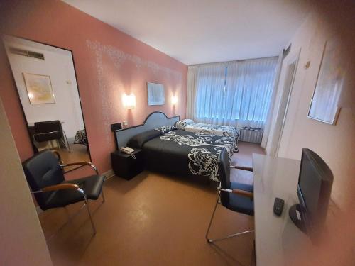Habitación Triple del hotel Arha Santander. Foto 10
