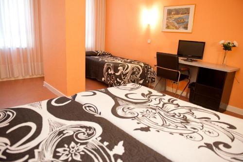 Habitación Triple del hotel Arha Santander. Foto 12