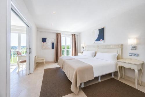 Habitación doble con salón del hotel Gran Suances