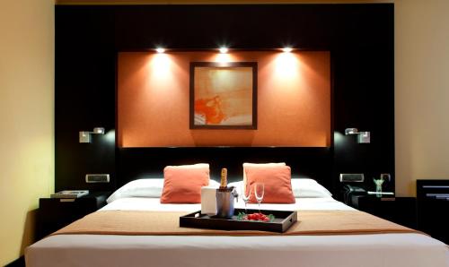 Habitación Estándar - Cama extragrande del hotel Intelier Rosa. Foto 4