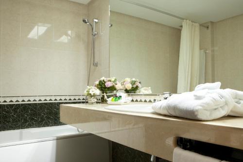 Habitación Triple Estándar del hotel Intelier Rosa. Foto 2