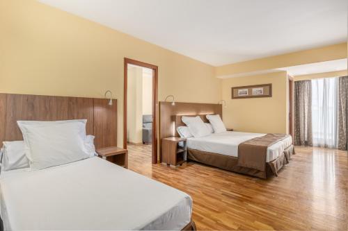 Habitación Triple del hotel Exe Doña Carlota. Foto 1