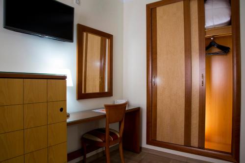 Habitación con cama supletoria - 1 o 2 camas del hotel Córdoba Centro. Foto 4