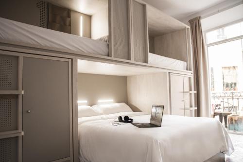 Habitación familiar Lujo Cama Litera Vista ciudad Con Vistas 2 Camas individuales del hotel Room00 Salvador. Foto 1