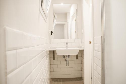 Cama en habitación compartida femenina de 4 camas con baño privado del hotel Room00 Salvador. Foto 1