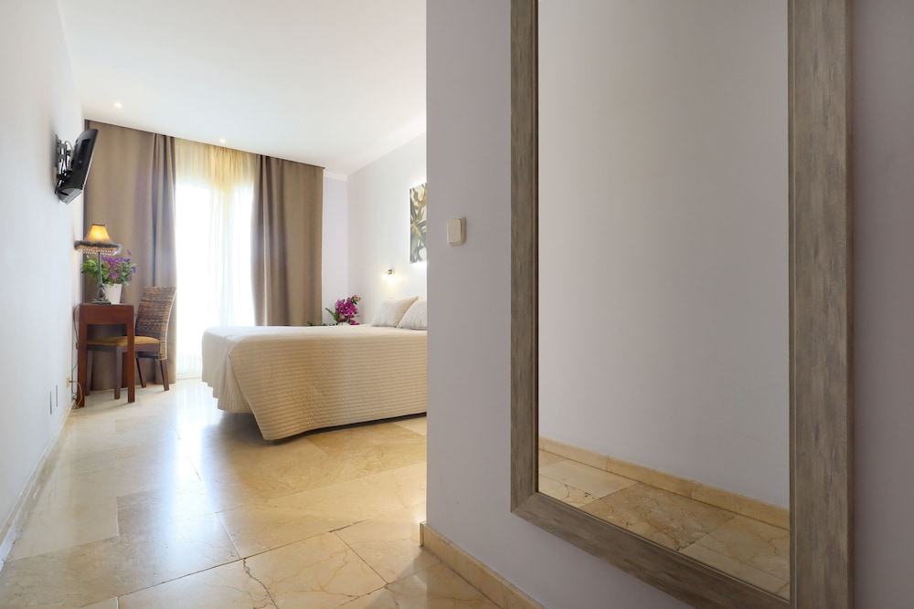 Habitación Confort con 2 camas individuales, no fumadores del hotel Oasis Cordoba. Foto 3