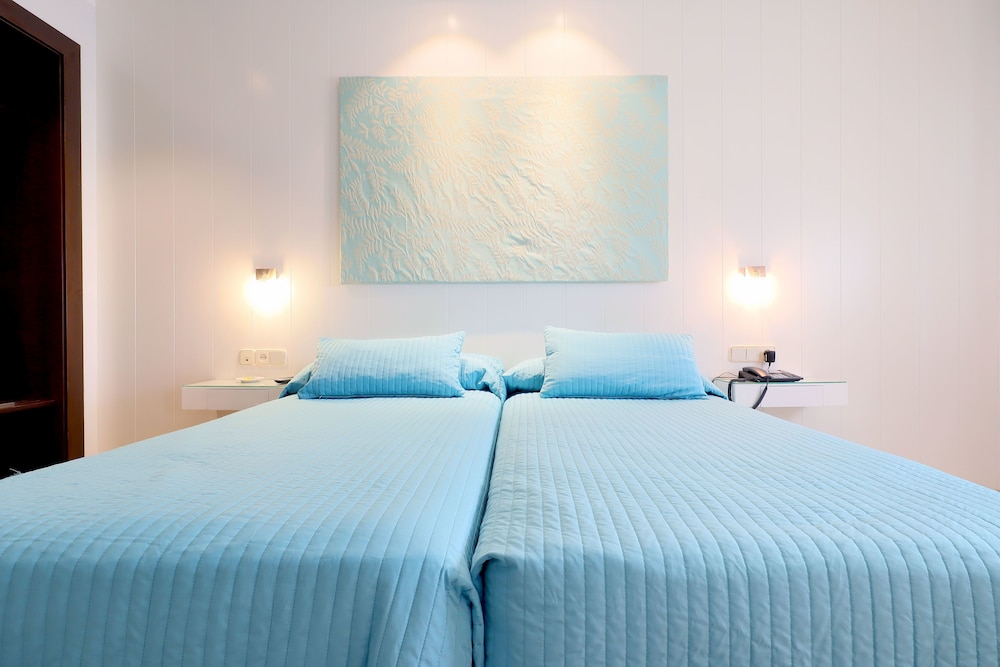 Habitación Confort con 2 camas individuales, no fumadores del hotel Oasis Cordoba. Foto 4