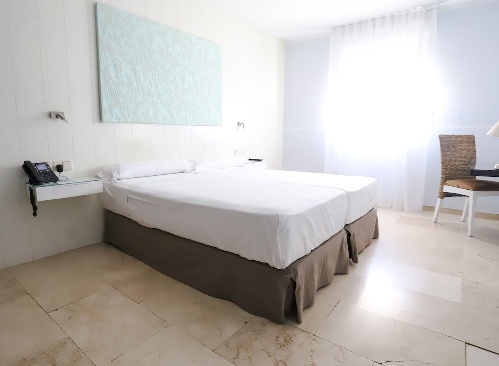 Habitación Confort con 2 camas individuales, no fumadores del hotel Oasis Cordoba. Foto 10