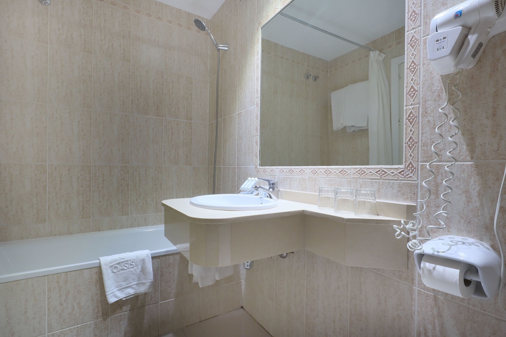 Habitación Confort con 2 camas individuales, no fumadores del hotel Oasis Cordoba. Foto 11