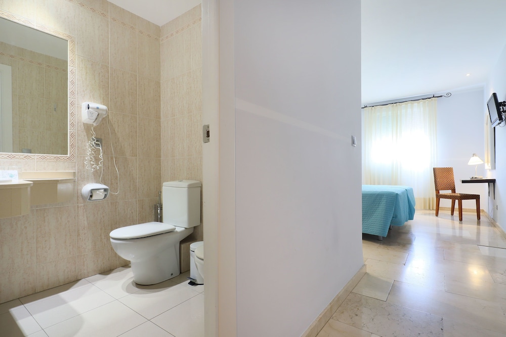 Habitación Confort con 2 camas individuales, no fumadores del hotel Oasis Cordoba. Foto 13