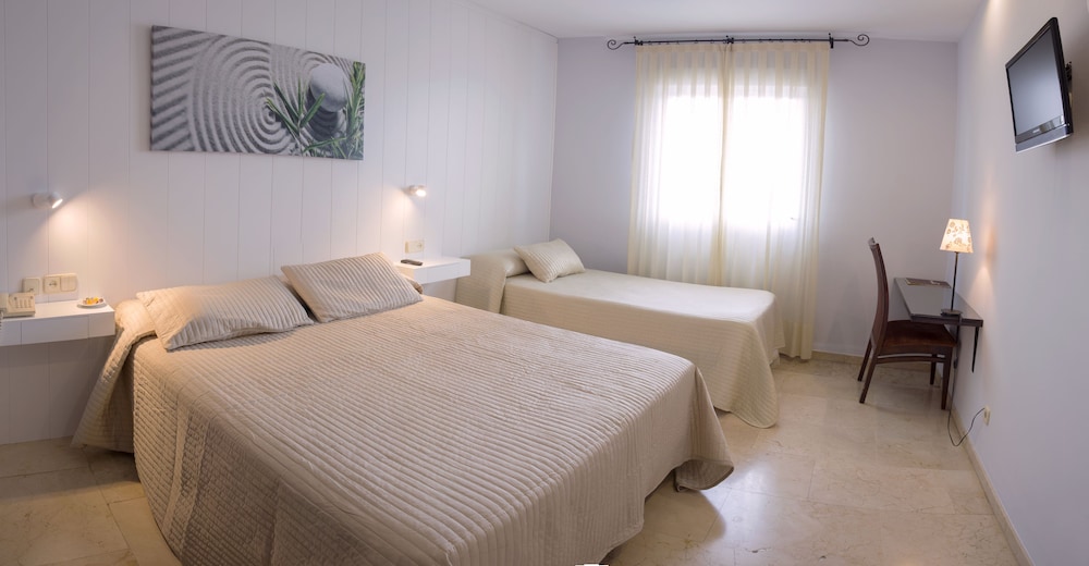 Habitación Triple del hotel Oasis Cordoba. Foto 1