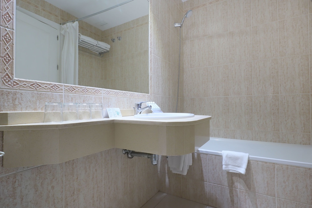 Habitación doble, balcón del hotel Oasis Cordoba. Foto 4