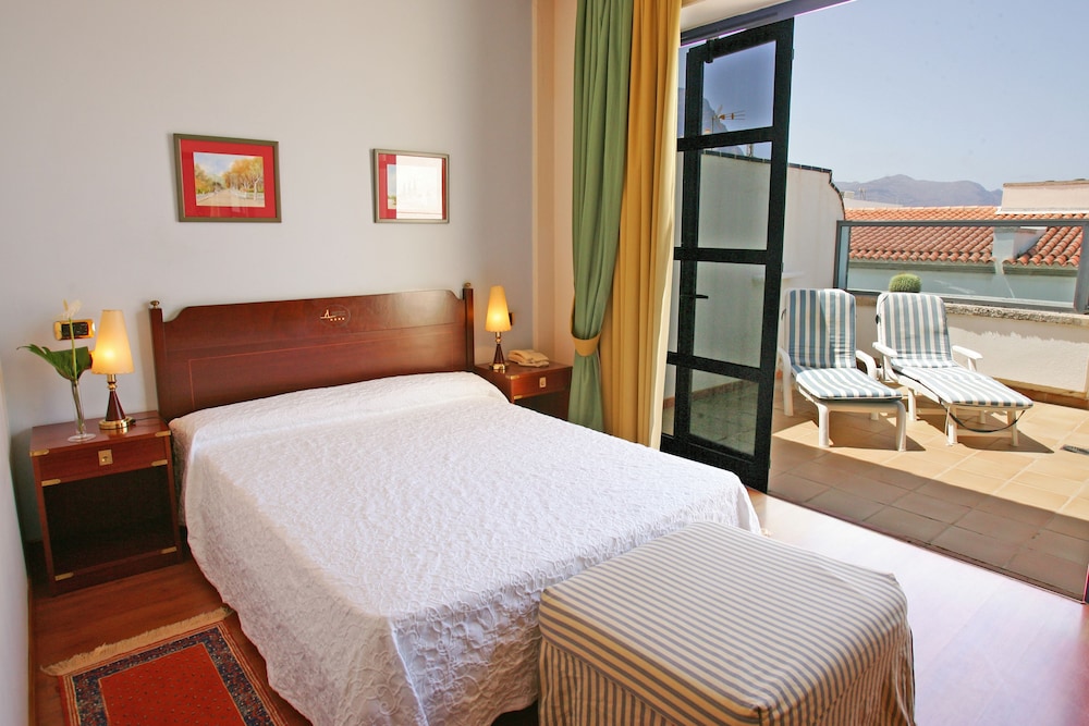 Doble con cama extra del hotel Puerto De Las Nieves. Foto 3