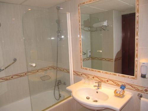 Habitación Doble con 2 camas supletorias del hotel Don Juan