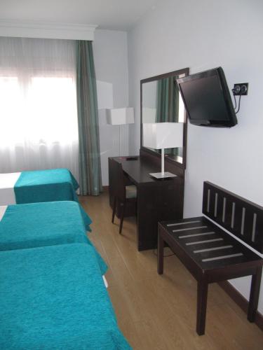 Habitación doble 4 camas individuales Normal del hotel Don Juan. Foto 3
