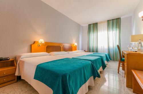 Habitación doble 4 camas individuales Normal del hotel Don Juan. Foto 4