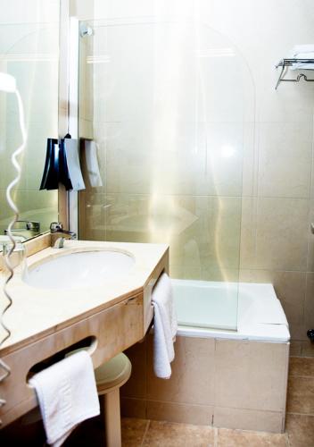 Habitación Doble Económica del hotel Universal. Foto 1