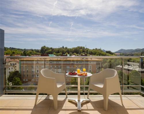 Habitación Doble Superior con terraza - 1 o 2 camas del hotel Antik San Sebastián. Foto 8