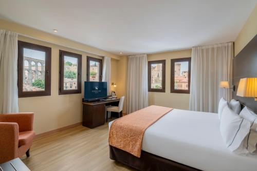 Suite del hotel Eurostars Plaza Acueducto. Foto 5