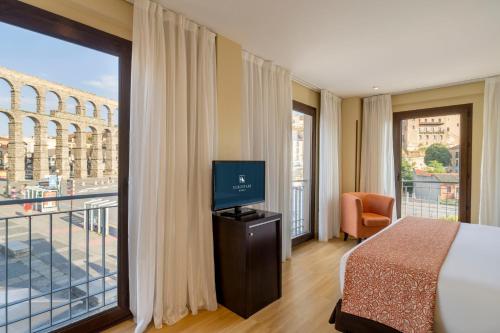 Suite del hotel Eurostars Plaza Acueducto. Foto 10