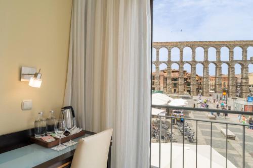 Suite del hotel Eurostars Plaza Acueducto. Foto 13