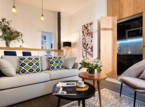 Apartamento con vistas a la ciudad del hotel Casa Sevilla 1920 Suites By Época. Foto 4