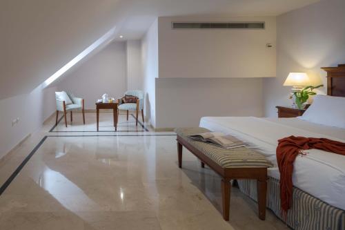 Habitación Doble Superior - 1 o 2 camas del hotel Rey Alfonso X. Foto 7