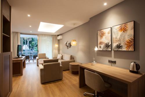 Suite Junior del hotel Colón Rambla. Foto 5