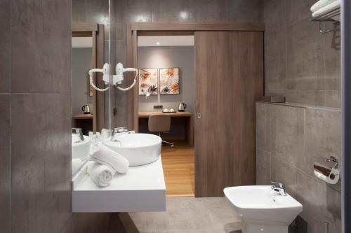 Suite Junior del hotel Colón Rambla. Foto 12