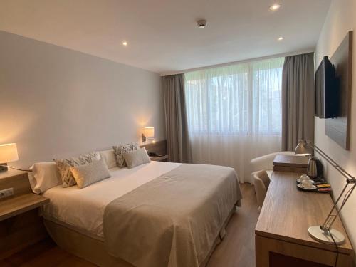 Triple room del hotel Colón Rambla. Foto 6