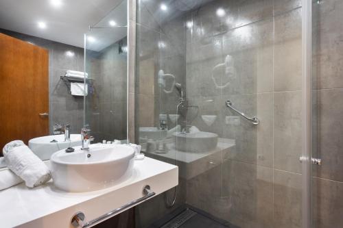 Double Room with Balcony and Pool View del hotel Colón Rambla. Foto 2